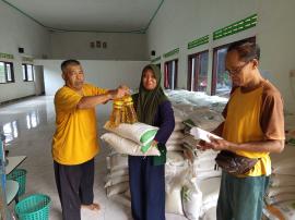 Penyaluran Bantuan Cadangan Pangan Pemerintah (CPP) Kalurahan  Girikarto